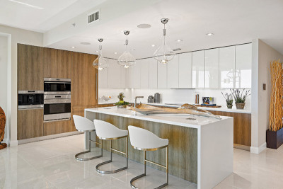 Oceanfront state of the art kitchen with luxury appliances, european cabinetry and quartz counters